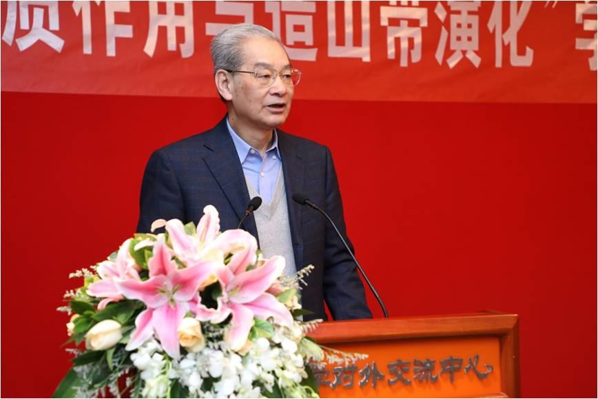 啪啪啦
地空啪啪啦
陈运泰院士发言.jpg